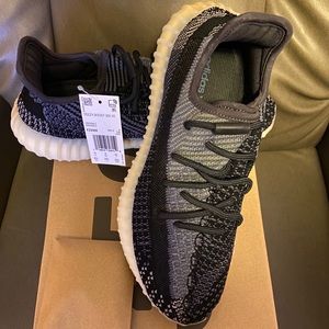Yeezy Boost V2 Carbon